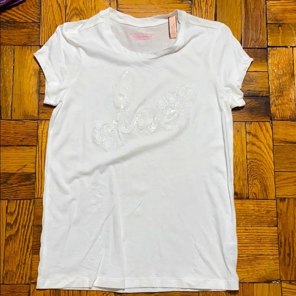 NWT Victoria’s Secret love tee shirt size: XS